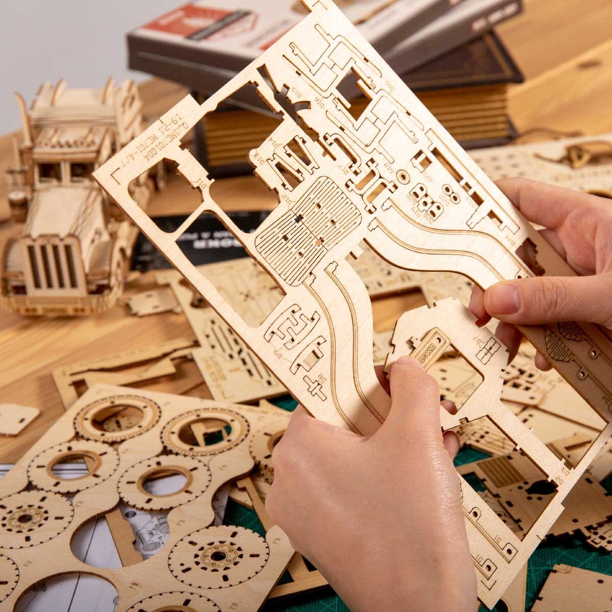 ROKR Puzzle 3D Bois Maquette en Bois a Construire Voiture pour